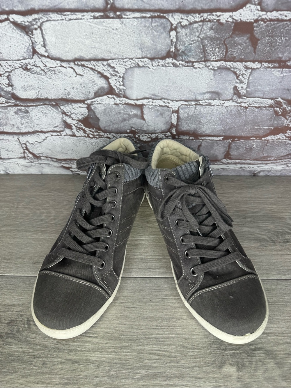 Taos Startup Graphite Gray High Top Lace Sneakers Shoes Women Sz 8.5M US/39EU